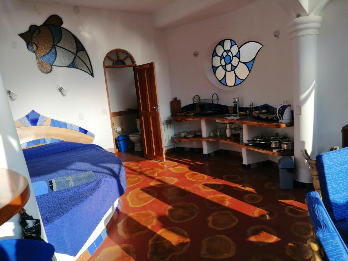 Hostal Las Olas Copacabana  Exterior photo